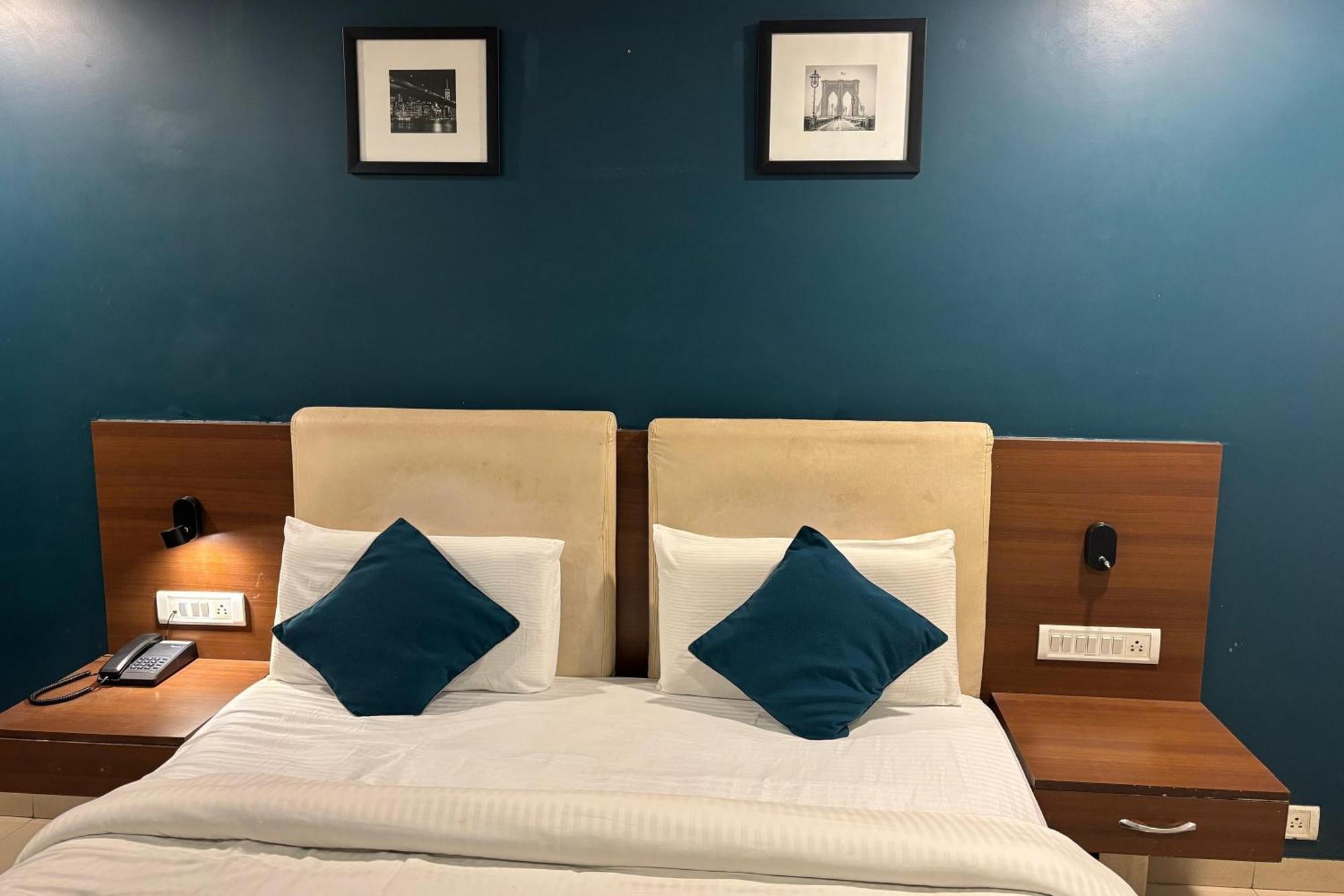 Hotel Concord Galaxy Mumbai Bagian luar foto