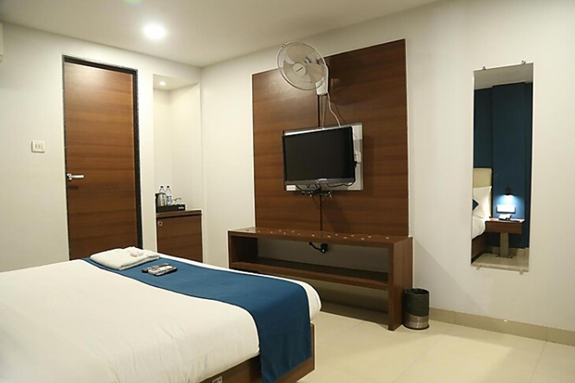 Hotel Concord Galaxy Mumbai Bagian luar foto