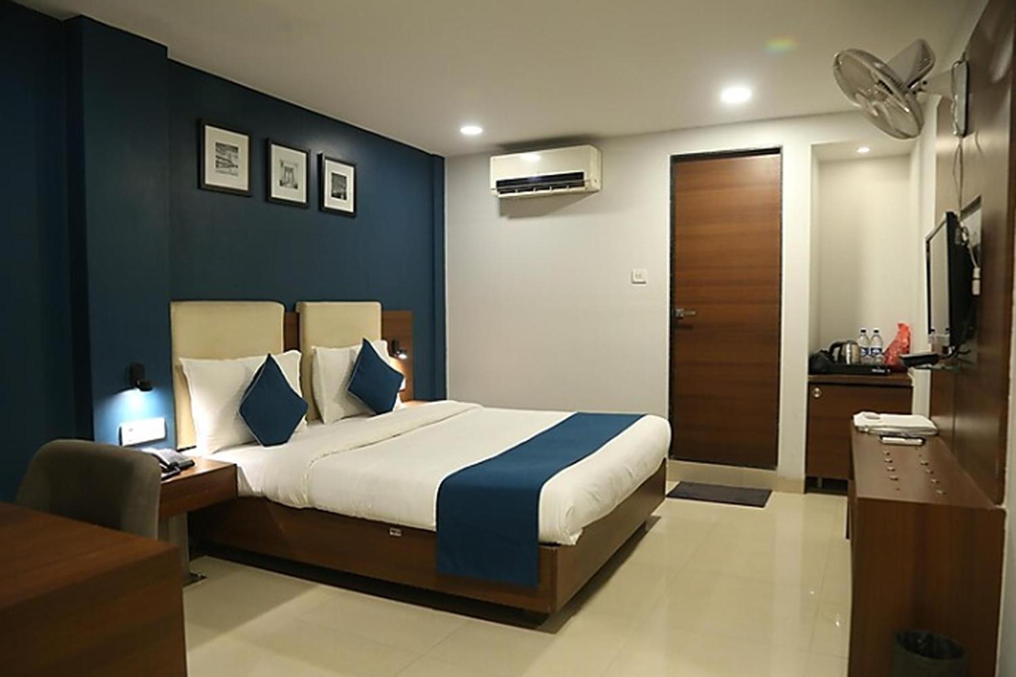 Hotel Concord Galaxy Mumbai Bagian luar foto
