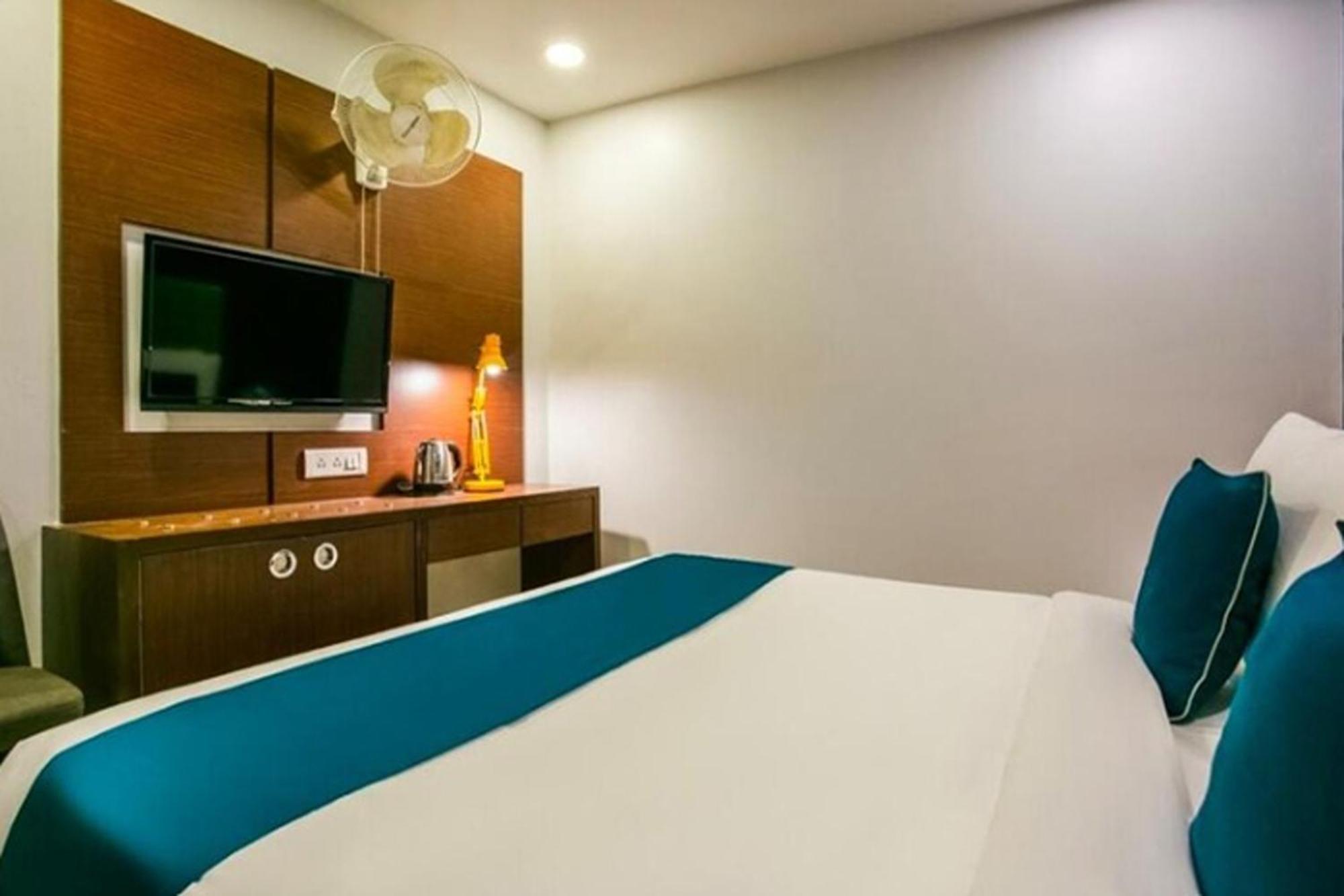 Hotel Concord Galaxy Mumbai Bagian luar foto