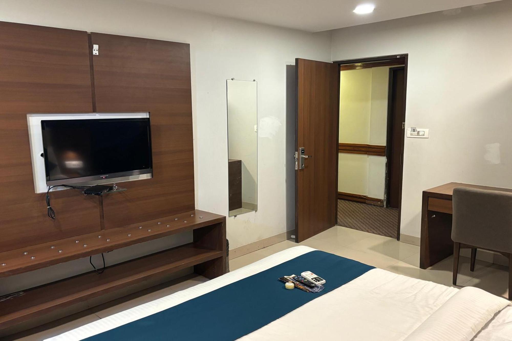 Hotel Concord Galaxy Mumbai Bagian luar foto
