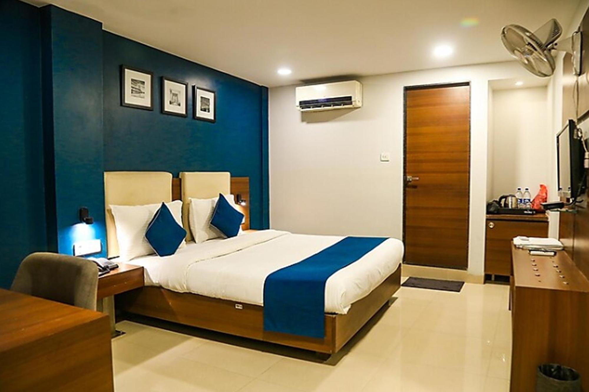 Hotel Concord Galaxy Mumbai Bagian luar foto