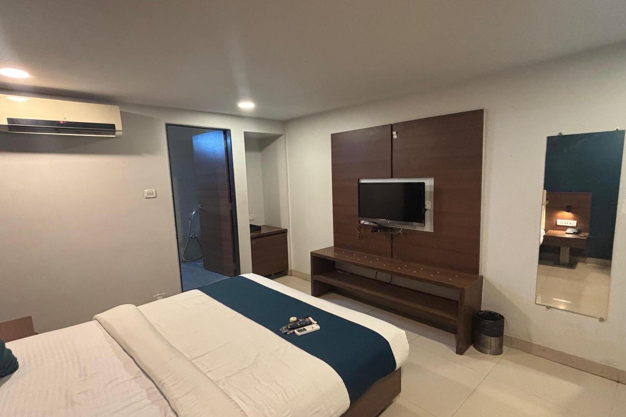 Hotel Concord Galaxy Mumbai Bagian luar foto