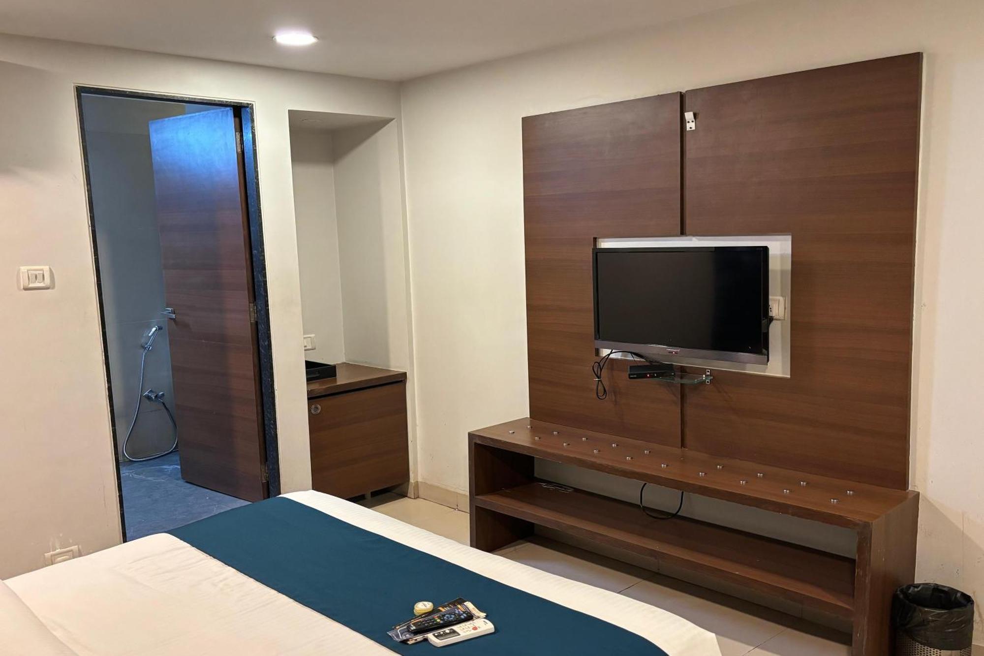 Hotel Concord Galaxy Mumbai Bagian luar foto